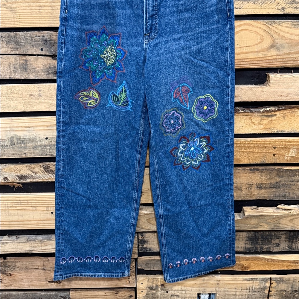 Free Assembly Women’s Hand Painted Boho‎ Floral High Rise Wide Leg Jeans Size 12 - Picture 3 of 9